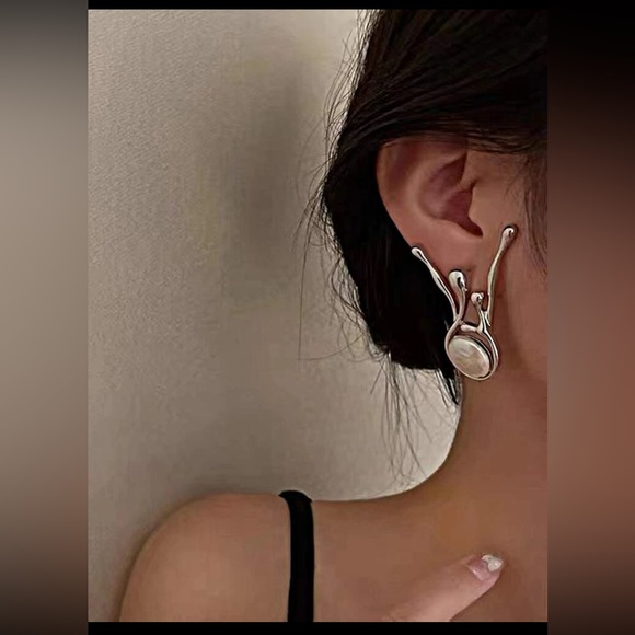 Faux Pearl Decor Stud Earrings - Picture 3 of 5